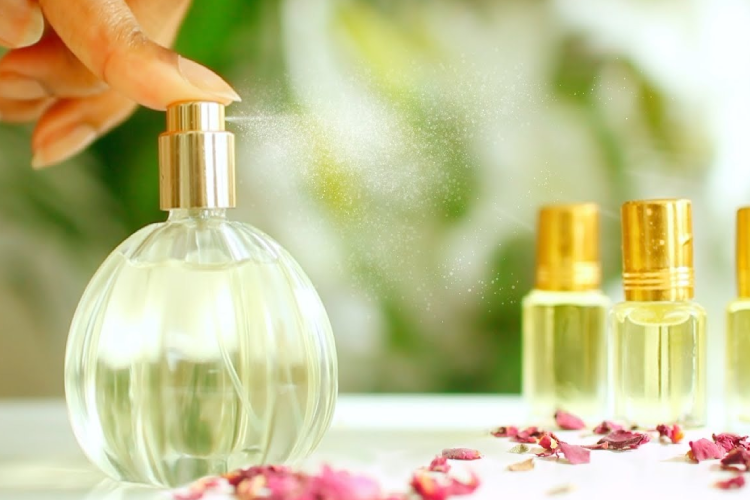 What's your favorite long-lasting perfume? How do you apply it? Tell me in the comments!